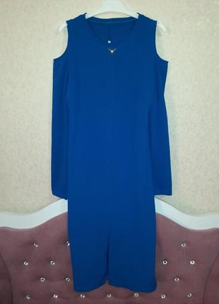 Платье с разрезом