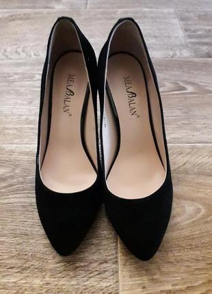 Продам замшеві чорні туфлі