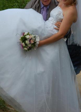 Красиве весільну сукню1 фото