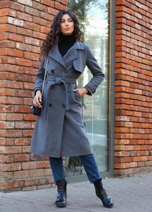 Стильное женское пальто серого цвета4 фото