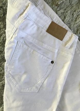Белые джинсы скинии3 фото