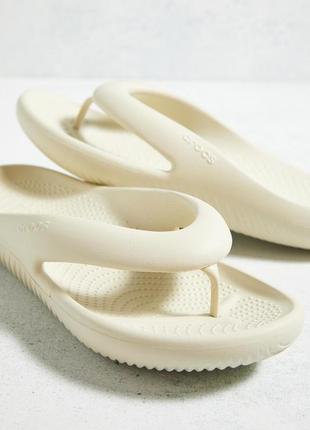 Шлепанцы crocs mellow recovery flip !