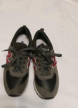 Демісезонні кросівки хакі new balance
