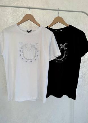 Стильна футболка з накаткою шимер, камінчиками та стразами