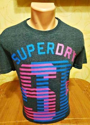 Практична якісна футболка з яскравим принтом модного британського бренду superdry2 фото