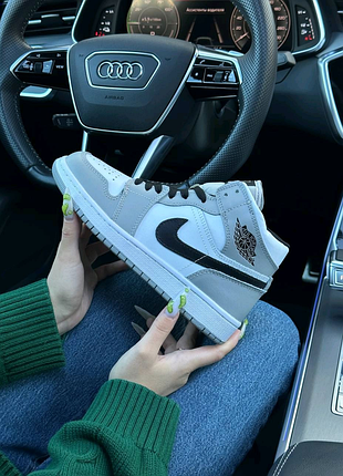 Зимові жіночі кросівки nike air jordan 1 high gray white black fu