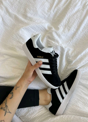 Жіночі кросівки adidas gazelle black/white1 фото