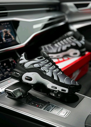 Чоловічі кросівки nike air max plus black white gradient5 фото