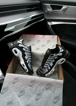 Чоловічі кросівки nike air max plus black white gradient8 фото