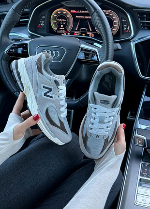 Жіночі кросівки new balance 2002r gray brown