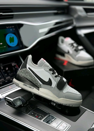 Чоловічі кросівки nike air jordan legacy 312 low m grey white bla