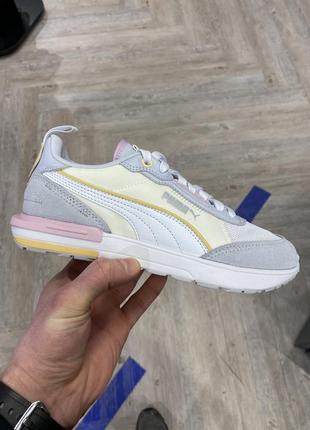 Женские кроссовки puma r22
