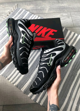 Чоловічі кросівки  nike air max plus tn black silver green