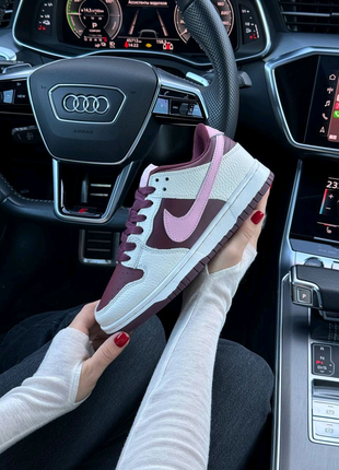 Жіночі кросівки nike sb dunk low beige burgundy