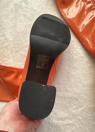 Оранжевые сапоги лакированные 39 размер рыжи каблук7 фото