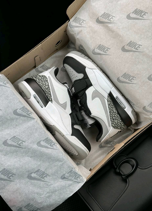 Жіночі кросівки nike air jordan legasy 312 low white black gray6 фото