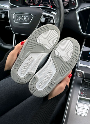 Жіночі кросівки nike air jordan legasy 312 low white black gray9 фото
