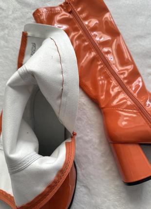 Оранжевые сапоги лакированные 39 размер рыжи каблук6 фото