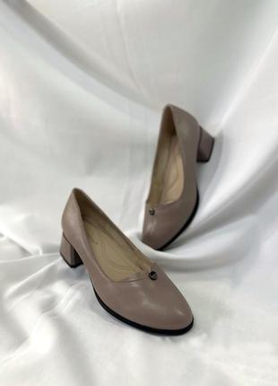 Жіночі класичні туфлі1 фото