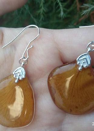 Сережки з пелюсток троянди в епоксидній смолі