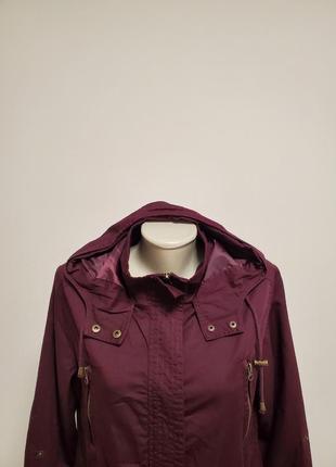 Красивая брендовая коттоновая легкая куртка с капюшоном цвет бургунди3 фото