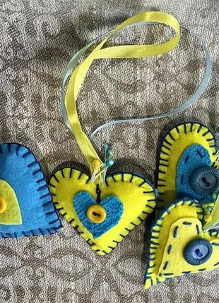 Серця ручної роботи, невеликі сердечки підвіски  жовто-блакитн...