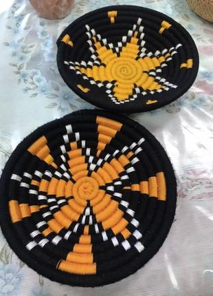 Плетена тарілка чорно-оранжева африканський стиль сафарі4 фото