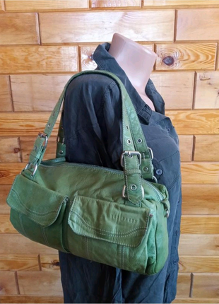 Ted baker .
100% натуральная кожа
вместительная небольшая кожаная