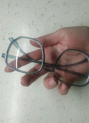 Нові окуляри на мінус 3