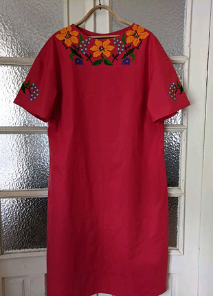 Сукня ручної роботи вишита червона