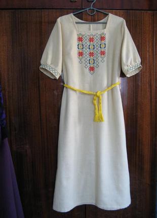 Сукня з ручною вишивкою з натуральної тканини2 фото