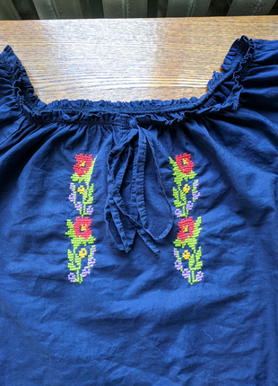 Блузка з ручною вишивкою1 фото