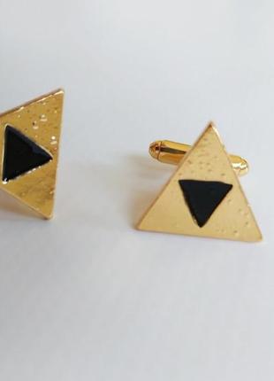 Трикутні золоті запонки з чорним трикутником1 фото