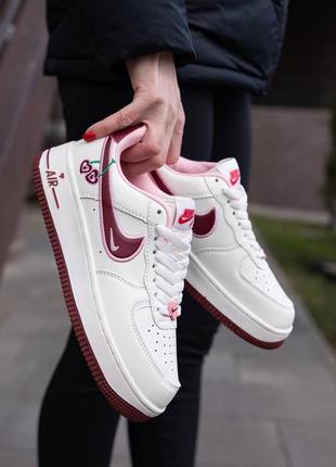 Женские спортивные кроссовки демисезонные с вишней nike air force 1 low valentine’s day4 фото