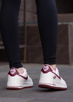 Женские спортивные кроссовки демисезонные с вишней nike air force 1 low valentine’s day7 фото