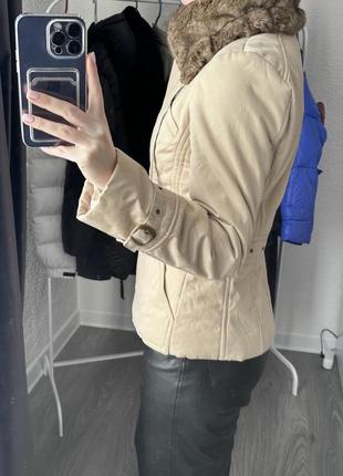 Женская бежевая куртка3 фото