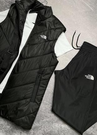 Комплект мужской в стиле tnf: жилетка черная+футболка белая + штаны черные. борсетка в подарок4 фото