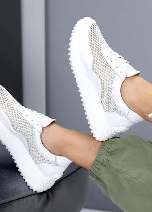 Шкіряні білі жіночі кросівки в поєднанні натуральної шкіри та сітки наскрізь, літня модель з крутою3 фото