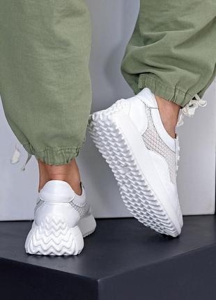 Шкіряні білі жіночі кросівки в поєднанні натуральної шкіри та сітки наскрізь, літня модель з крутою9 фото