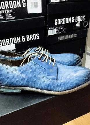 Стильного дизайну шкіряні туфлі з перфорацією бренду чоловічого взуття з німеччини gordon & bros