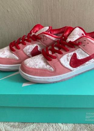 sb dunk low strangelove special box