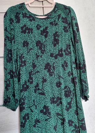 Зеленое длинное платье в чёрный цветочный принт🔹длинный рукава🔹круглая горловина peacocks(размер 12-14(3 фото