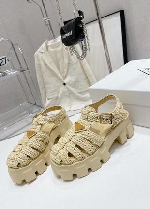 Женские босоножки