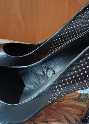 Туфли кожаные с металлическим декором5 фото