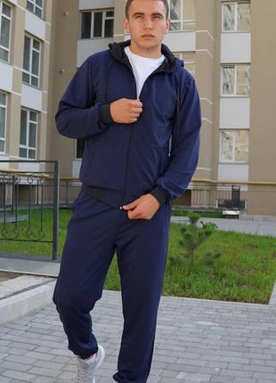 Мужской спортивный костюм