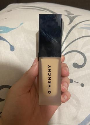 Матирующий тон от гибenchy