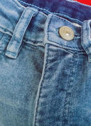 Актуальные повседневные джинсы с завышенной талией h&m.2 фото