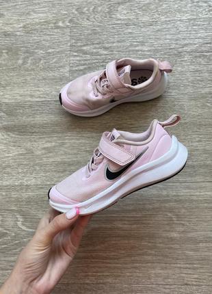 Стильні рожеві спортивні кросівки nike star runner 18 см