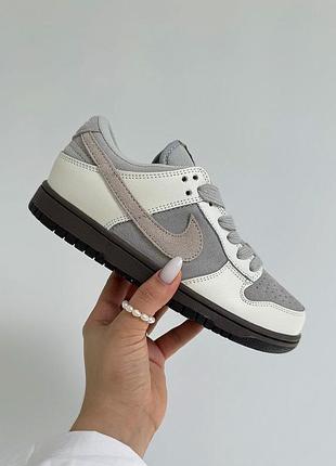 Класні жіночі кросівки nike sb dunk low grey white gum білі з сірим