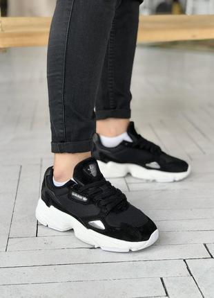 Женские кроссовки adidas falcon